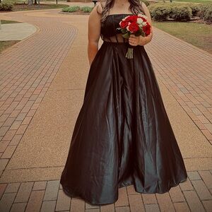 i don't need it anymore!!! it's a size 12, long, gorgeous prom dress.